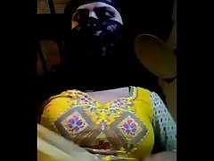 Desi Muslim bhabhi appealing in selfie HINDI AUDIO - Hardcore ...